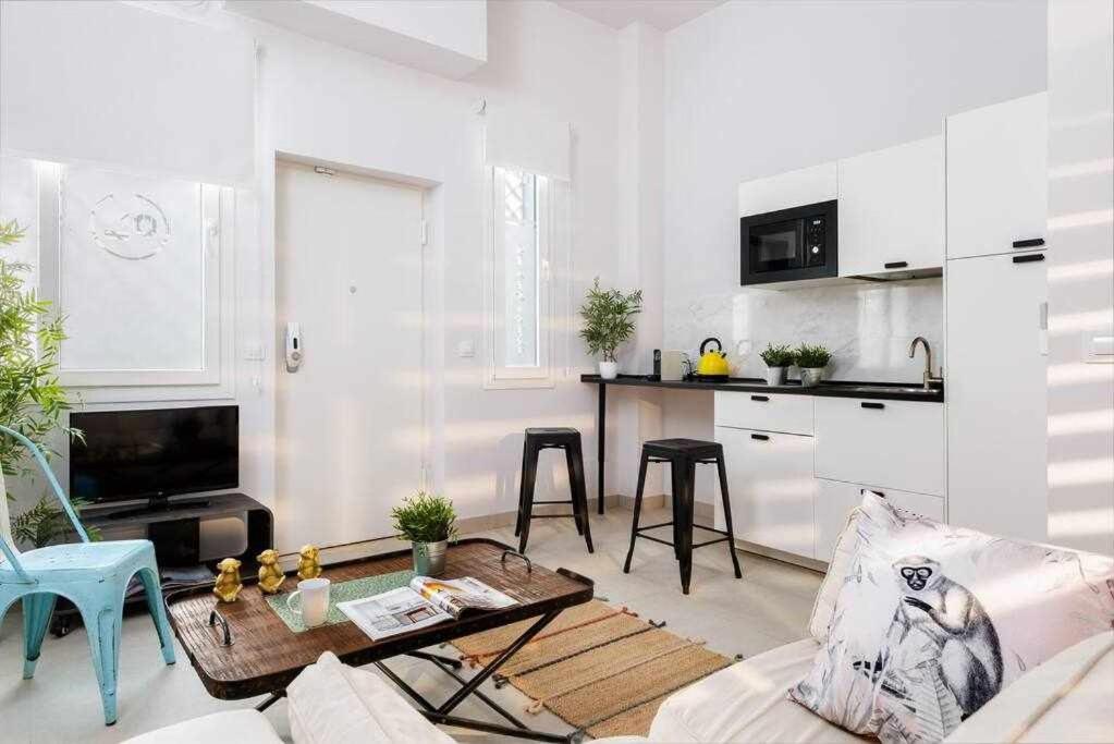 Monkeys Apartments Pinoloft Nuevo Torneo Севиля Екстериор снимка